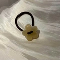 Elastisches schwarzes Haargummi mit einer zarten gelben Harzblume für hohe Pferdeschwänze - Beige Blume Schwarzes Haargummi