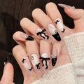 Nahaufnahme von Cat-Eye Nägeln mit schwarzen 3D-Schleifen, French Tips und Silber-Strass - XS / 3105-Lang Oval