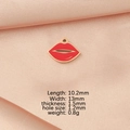 Macroweergave van de rode lippen hanger van roestvrij staal met 13x10,2mm maten - Roségoud