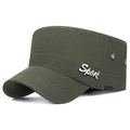 Verstellbare armee-grüne Flatcap mit weißer Sport-Stickerei und seitlichen Metallösen - Verstellbar / Armeegrün