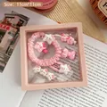 Rosa Kirschblüten-Haarschmuck-Set mit Katzenanhänger und Sternclips in 11cm Geschenkbox - Rosa Cartoon Katze 6-teiliges Set (Folienbox)