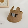 Detalle de sombrero de paja para niños con orejas de gato y bordado de dibujo animado - Marrón