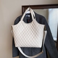 Sac fourre-tout matelassé blanc à motif losanges et large bandoulière tissée chic - 41-10-27cm / Blanc