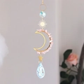 Zonnevanger met roze kristallen maan en zon en een hanger van gefacetteerd glasdruppel - Rozenkwarts