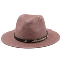 Dettaglio di cappello in paglia color malva con fascia in pelle marrone e rivetti in metallo - M / Rosa Antico