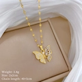 Detail van gouden vlinderketting met kristallen met vermelding van maat en gewicht - Roestvrij staal/Koper/Zirkonia / Vlinderketting (D231) / Lengte 40+5cm