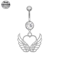 Gros plan du piercing de nombril en acier chirurgical 316L avec ailes de coeur et zircon - Style Cœur Ailes Argenté (24080202-6)