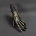 Bracciale in oro rosa con doppi anelli intrecciati su modello di mano nero opaco - Nero