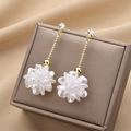 Orecchini a goccia in oro con fiori sfaccettati bianchi e catena con nappa in zirconi - Argento-Oro-Bianco