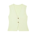 Gilet en maille vert clair avec col en V et deux boutons dorés sur fond blanc neutre - Vert clair