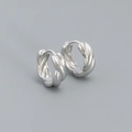 Boucles d'oreilles créoles torsadées argentées avec un design en spirale polie - Argent 925 / Or Blanc