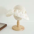 Primer plano detallado de sombrero de sol para niña con flores amarillas y encaje - 52cm (3-6 Años) / Amarillo