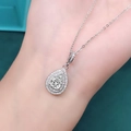Collier avec pendentif goutte d'eau vert émeraude taille poire et monture en argent - Zircone Blanche