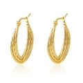 Elegantes pendientes de aro trenzados multicapa con acabado PVD dorado en fondo blanco - Patrón de Flor de Ciruelo de Tres Capas (2梅花线三拼线) / Dorado