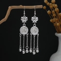Orecchini Miao in argento con nappe e farfalle esposti su un ramo in stile etnico - E7956 (Nappa a Sfera Traforata a Farfalla) / Argento