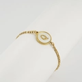18K gold plated stainless steel bracelet with shell round pendant and letter Q detail - Letter Q / Gold/White Shell
