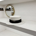 Sombrero de paja estilo Hepburn francés con ala ancha y elegante cinta negra - M (56-58cm) / Blanco