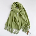 Sciarpa verde a tinta unita con frange in morbido finto cashmere rifinito - verde chiaro