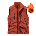 Outdoor-Weste für Herren in Rotbraun mit Fleecefutter, Mehrfachtaschen und Stehkragen - M / Ziegelrot