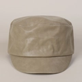 Detaillierte Nahaufnahme der olivgrünen PU-Leder-Militärmütze mit feinen Nähten und Textur - M (56-58cm) / Khaki