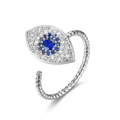 Detaillierte Makroaufnahme eines silbernen, drehbaren Evil Eye Rings mit Edelsteinen. - Engel Auge / Einstellbar Offen / Silber