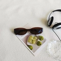 Vintage cat eye sunglasses with brown tortoiseshell frames and dark oval lenses - Transparent Tea