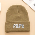 Khaki Strickmütze mit PAPA-Stickerei und Angelmotiven auf der Vorderseite - Dunkelbeige