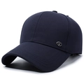 Dunkelblaue Baseballkappe aus Baumwolle mit metallischem V-Logo und gebogenem Schirm - Verstellbar / Marineblau
