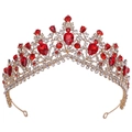 Details des Braut-Diadems mit glänzenden Straßsteinen und roten Tropfen-Kristallen - KC Gold Roter Strass