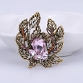 Elegante spilla a foglia dorata vintage con pietre rosa e strass multicolore - Foglia cava rosa