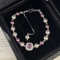 Elegantes Perlenarmband mit violetten und weißen Perlen und quadratischem Zirkonia-Anhänger - Lila-weiß quadratischer Steinstil (31#) / Rosa