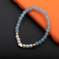 Bracelet en cristal bleu clair avec perles blanches et un pendentif coeur doré - Cœur Bleu