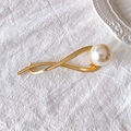 Elegante fermaglio per capelli in metallo dorato con una grande perla bianca rotonda - 1 Pezzo / Clip a Torsione Oro Con Perla Singola