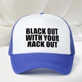 Dettaglio del cappello trucker blu e bianco con stampa BLACK OUT e rete traspirante - Blu Reale
