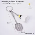 Mini badmintonracket sleutelhanger van legering, zilverkleur, 8,1 cm lengte, 13g gewicht - Witte Shuttle (Gele Kop) + Racket