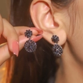 Boucles d'oreilles flocon de neige en strass bleu foncé avec design double disque au lobe - Noir