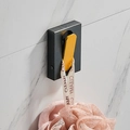 Patère murale pliable en noir et or fixée sur un mur en marbre moderne - Crochet Simple / Noir+Or