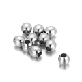 Primer plano de cuentas ovaladas de acero inoxidable plateado pulido con agujeros - 6mm (KLJ2323-Z)