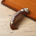 Detail view of sandalwood massage comb with floral pattern and size dimensions 14x5.5 cm - Painted Pingan Xile