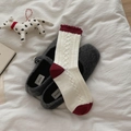 Calze in maglia crema con bordo a volant rosso e scarpe Mary Jane grigie - Taglia unica / Argyle Bianco
