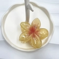 Pinza per capelli a forma di fiore giallo con sfumatura rossa in resina - 8cm / Giallo con Cuore Rosso Gelatina