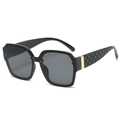 Gafas de sol cuadradas negras clásicas con detalles dorados y patillas de rejilla - C01 Negro