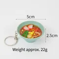 Grüner 5cm Miniatur Ramen Schüssel Schlüsselanhänger mit Garnelen und Mais, 22g - Doppel-Garnelen-Spargel-Nudeln / Schlüsselanhänger-Stil