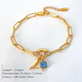 14K vergulde roestvrijstalen armband met letter A en een blauwe vierkante edelsteen - Letter V / Staalkleur