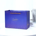 Blaue Geschenktüte mit goldenen Sternmustern und Griffen für Schmuckverpackungen - Schriftzeichen-Stil