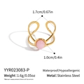 Detailansicht des 18K vergoldeten Edelstahlrings mit pinkem Ovalstein und Abmessungen - Ovaler Rosa Stein (YYR023083-P)