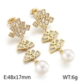 Pendientes colgantes dorados con motivos de abanico, circonitas y perlas blancas - Dorado