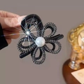 Elegante pinza per capelli a fiore nero con strass scuri e perla centrale per bimba - 273 Pinza per Capelli a Fiore Svuotato [Nero]