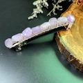 Dettaglio del fermaglio per capelli in cristallo viola fatto a mano con filo argento - Fermaglio in Ametista Lavanda