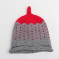 Detail van rood-grijze gebreide muts met hartjes jacquard patroon en rolrand voor kids - Grijs Rood